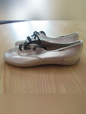 Women's KEDS Cushioned Heel Shock-Proof Arch Lace Up Metallic Silver Size 9
